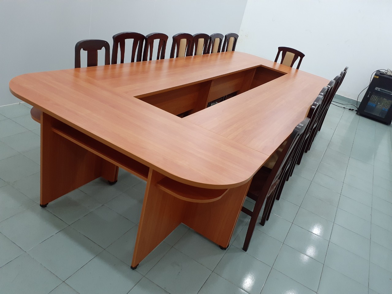 Bàn họp cao cấp PTV4816